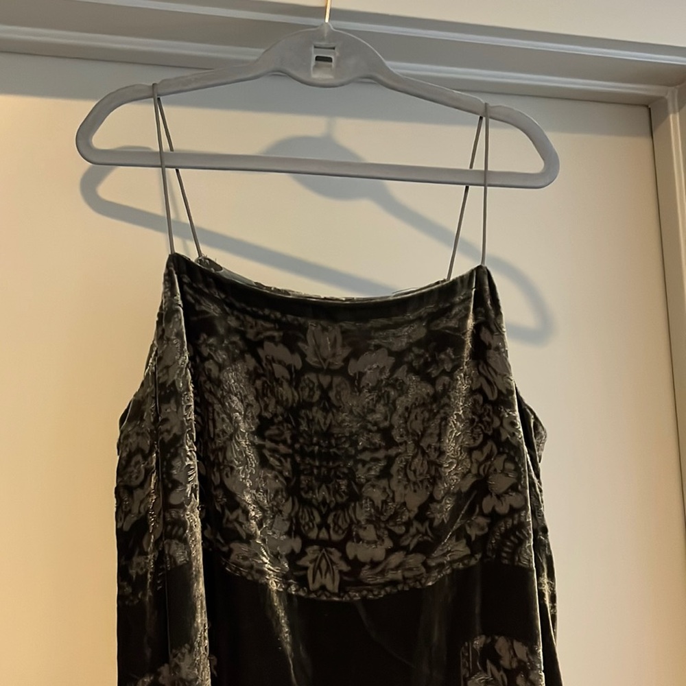 Floreat Velvet Midi Dress